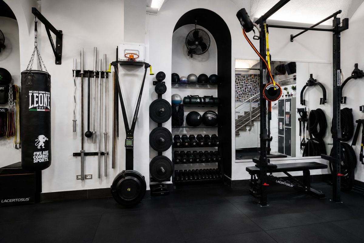 Xstamina Training Lab — parete attrezzature